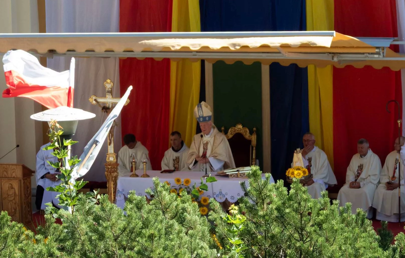 Uroczyste Obchody Rocznicy Koronacji Figurki Matki Bożej Wambierzyckiej [galeria]