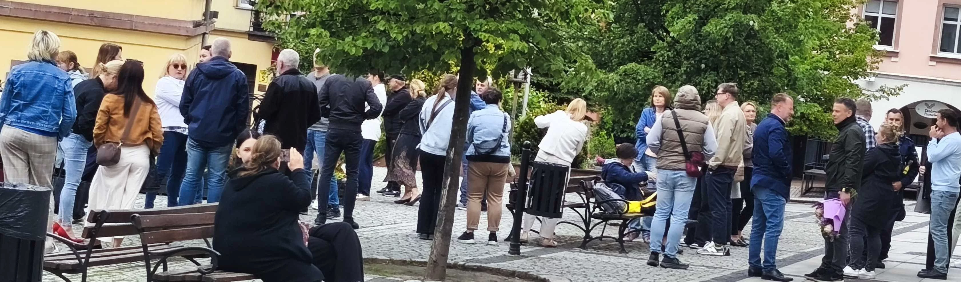 Nowa Ruda. Alarm bombowy w Urzędzie Miejskim [Zdjęcia]