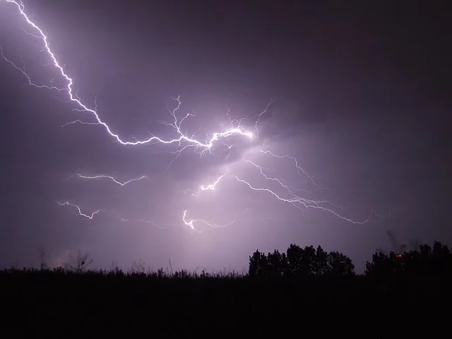 Powiat kłodzki. Silne opady deszczu z burzami!