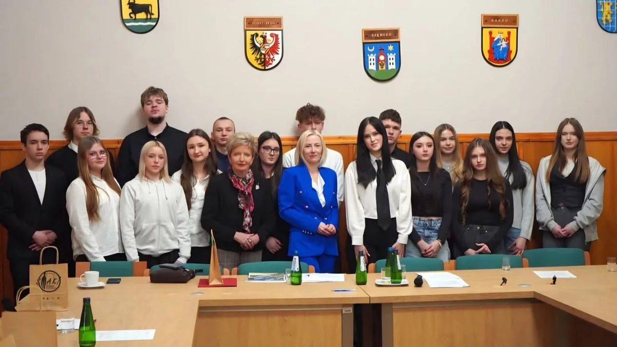 Młodzi chcą mieć wpływ na powiat ząbkowicki. Mówią o dojazdach, braku rozrywki i stresie szkolnym