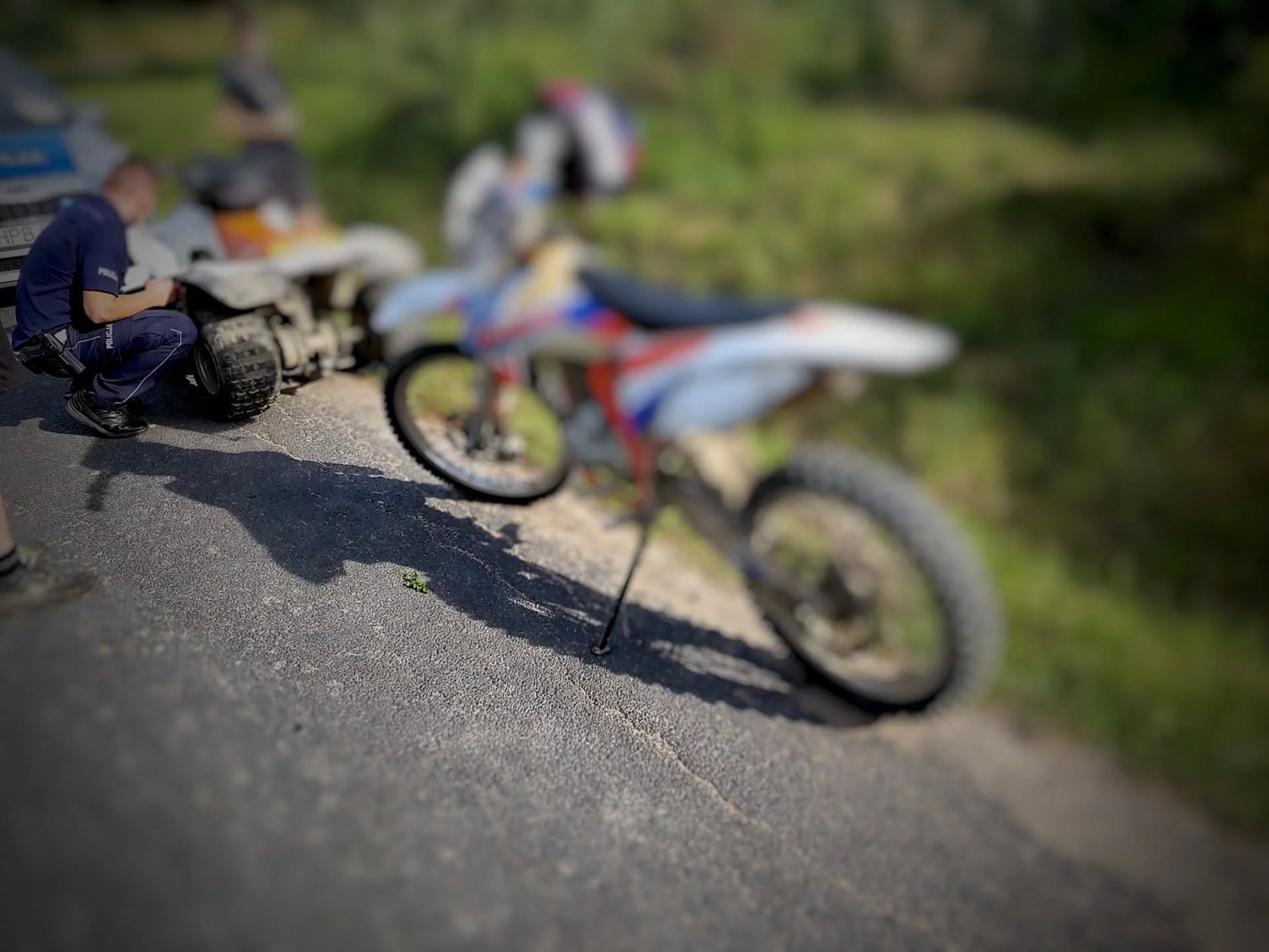 17-latek pędził 113 km/h motocyklem bez uprawnień. Pojazd nie miał prawa być na drodze