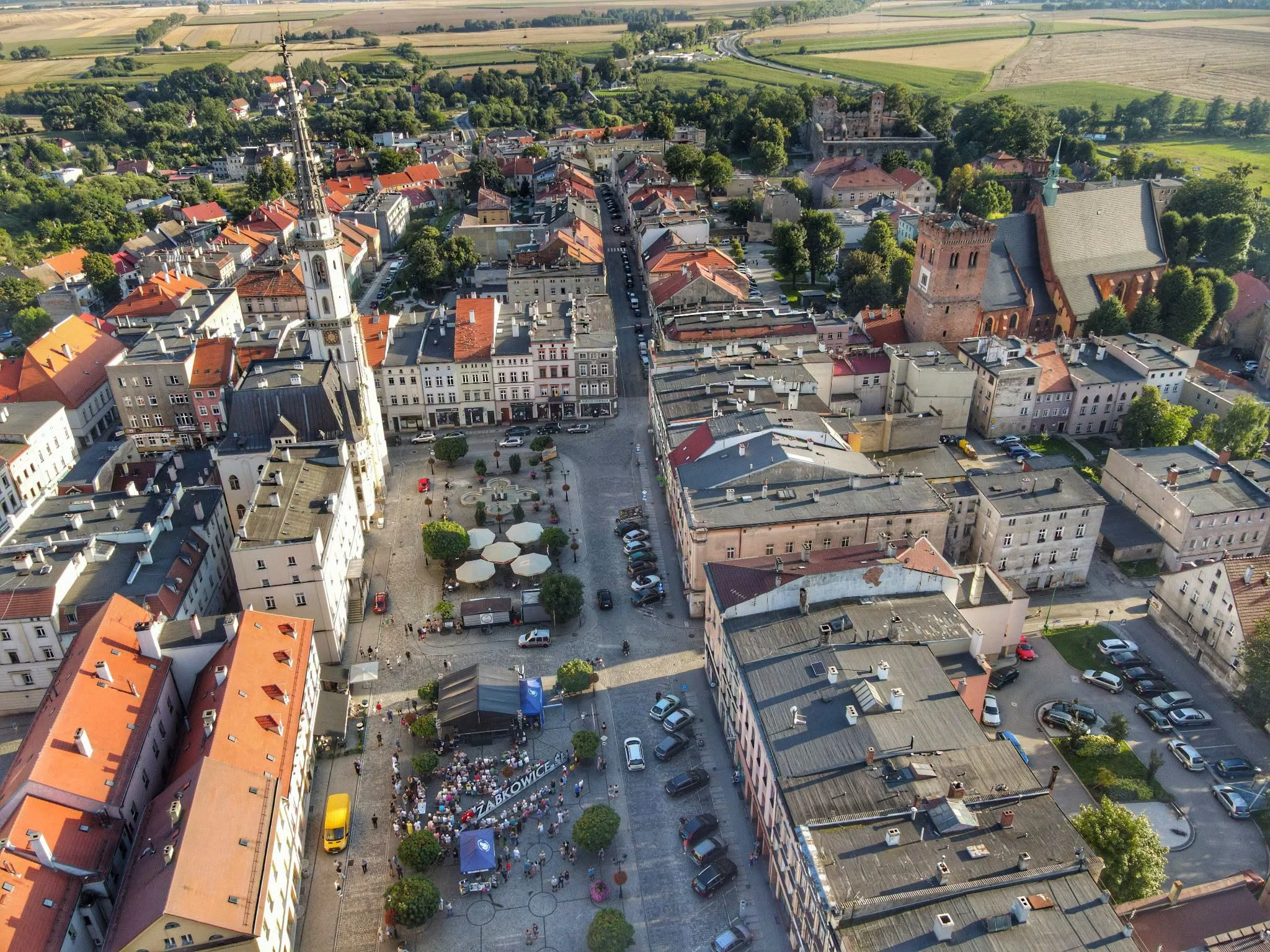 Patryk Jaki uderza w Ząbkowice Śląskie. Chodzi o 15,84 mln zł na basen po powodzi