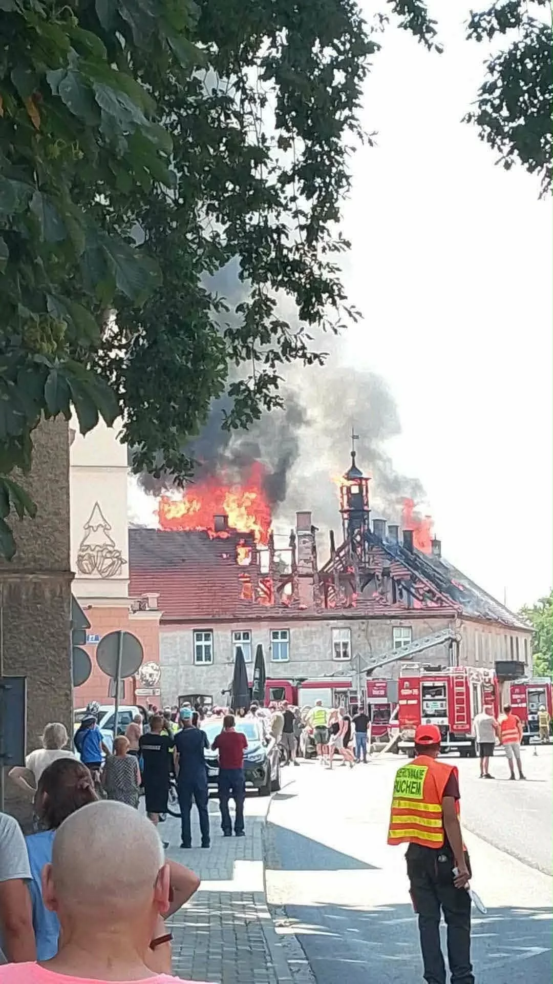 KAMIENIEC ZĄBKOWICKI. Pożar budynku wielorodzinnego przy ul. Złotostockiej
