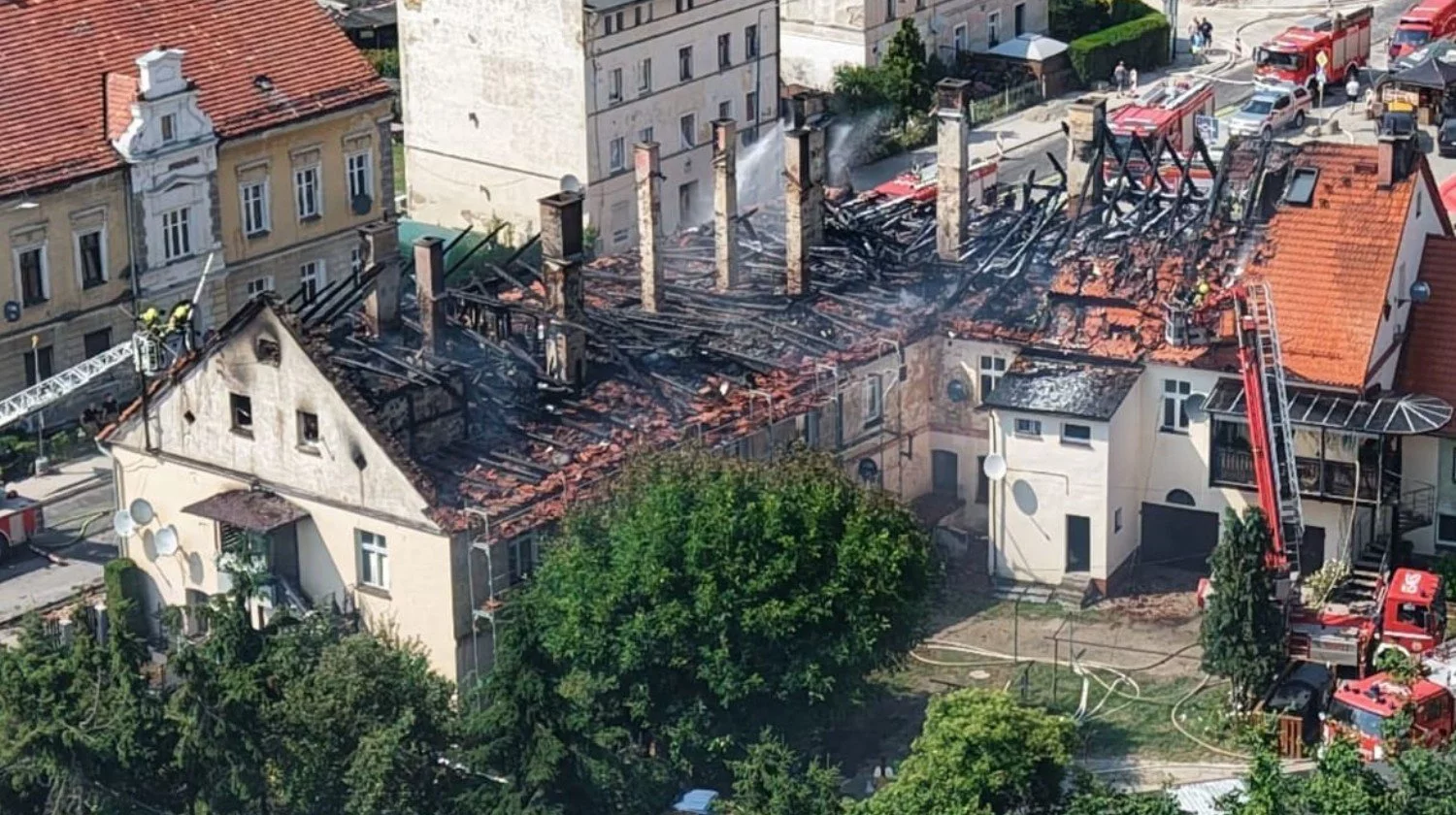 KAMIENIEC ZĄBKOWICKI. Po pożarze ruszyły zbiórki. Rodziny straciły dorobek życia
