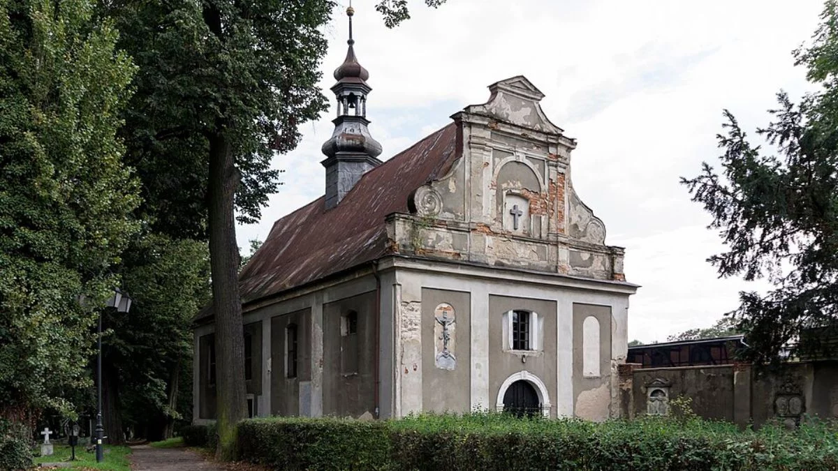 Co dalej z kaplicą przy Starym Cmentarzu w Ząbkowicach Śląskich? Trwa remont, mają wrócić nabożeństwa