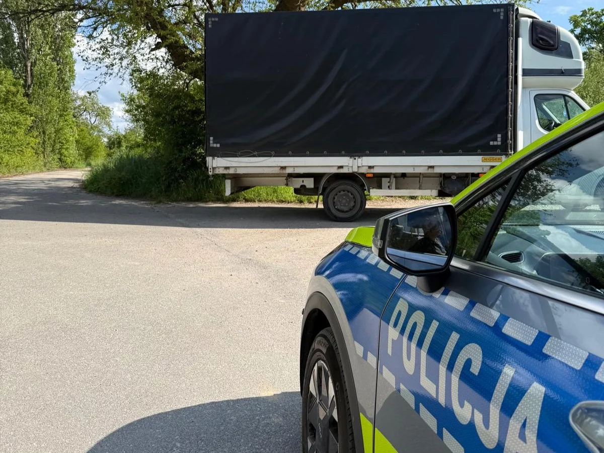 Pijany kierowca z dożywotnim zakazem rozbił auto o ogrodzenie. Sąd zareagował błyskawicznie