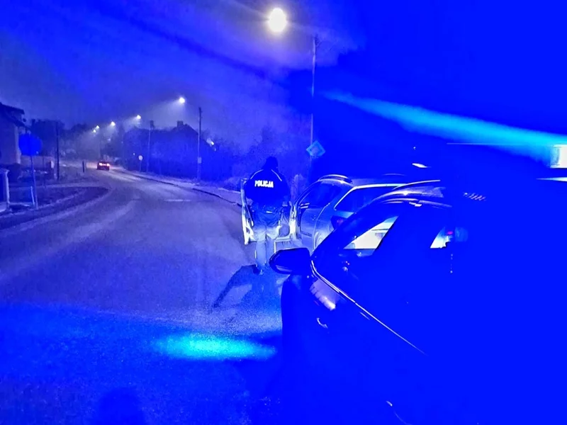 Wsiadł za kółko mimo zakazu. Chwilę później stracił wolność… i samochód