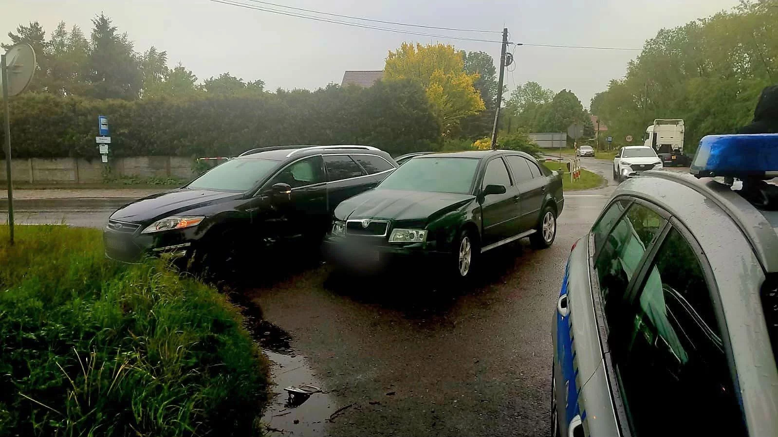 Kolizja w Strąkowej. Policja apeluje o ostrożność na śliskich drogach