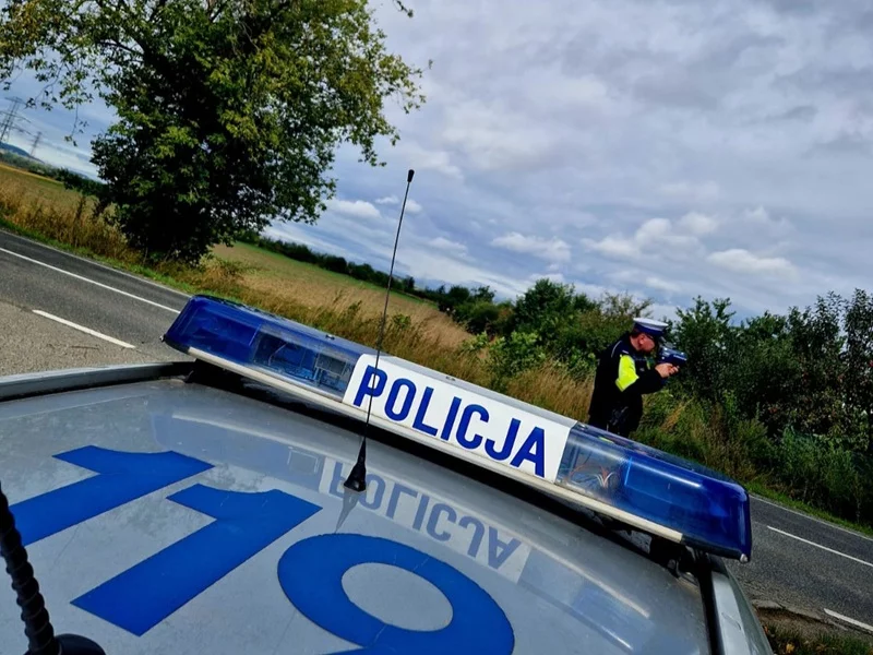 Policja kontroluje prędkość w powiecie ząbkowickim. realizowane są działania „Prędkość”
