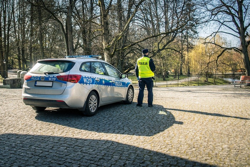 Uciekający motocyklista - Zdjęcie główne