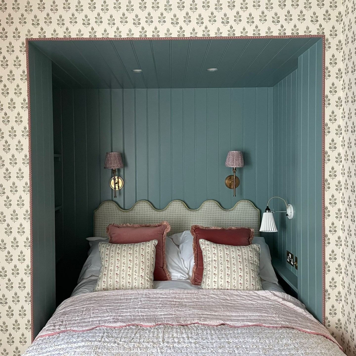 Geborgenheit im Grünen: Traumhaftes Schlafzimmer im Cottage Chic