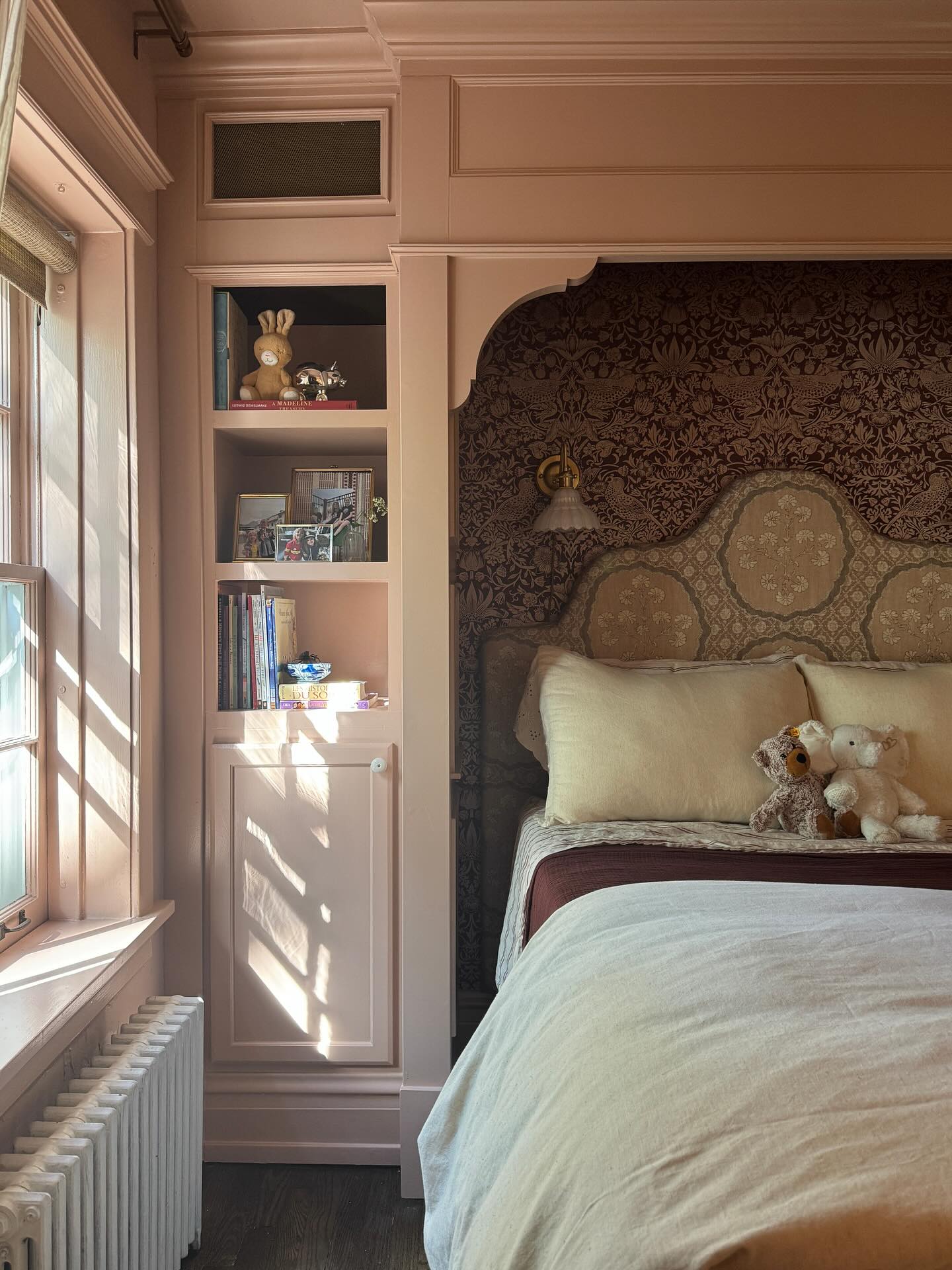Schlafzimmer-Romantik in Altrosa: Ein Hauch von Vintage-Eleganz