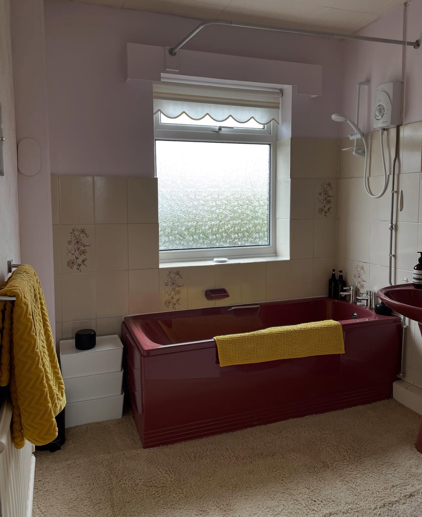 Retro-Charme im Badezimmer: Ein Farbrausch für dein Zuhause
