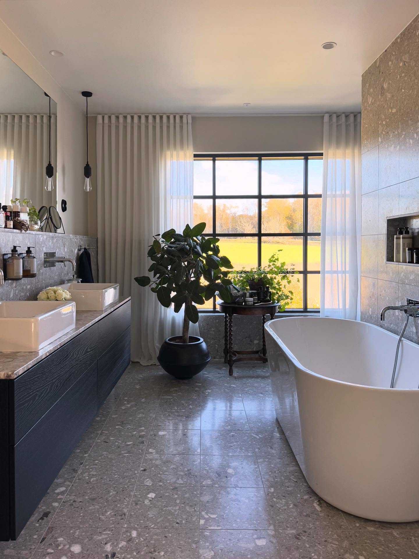 Zeitlose Eleganz: Dein Badezimmer als stilvolles Refugium