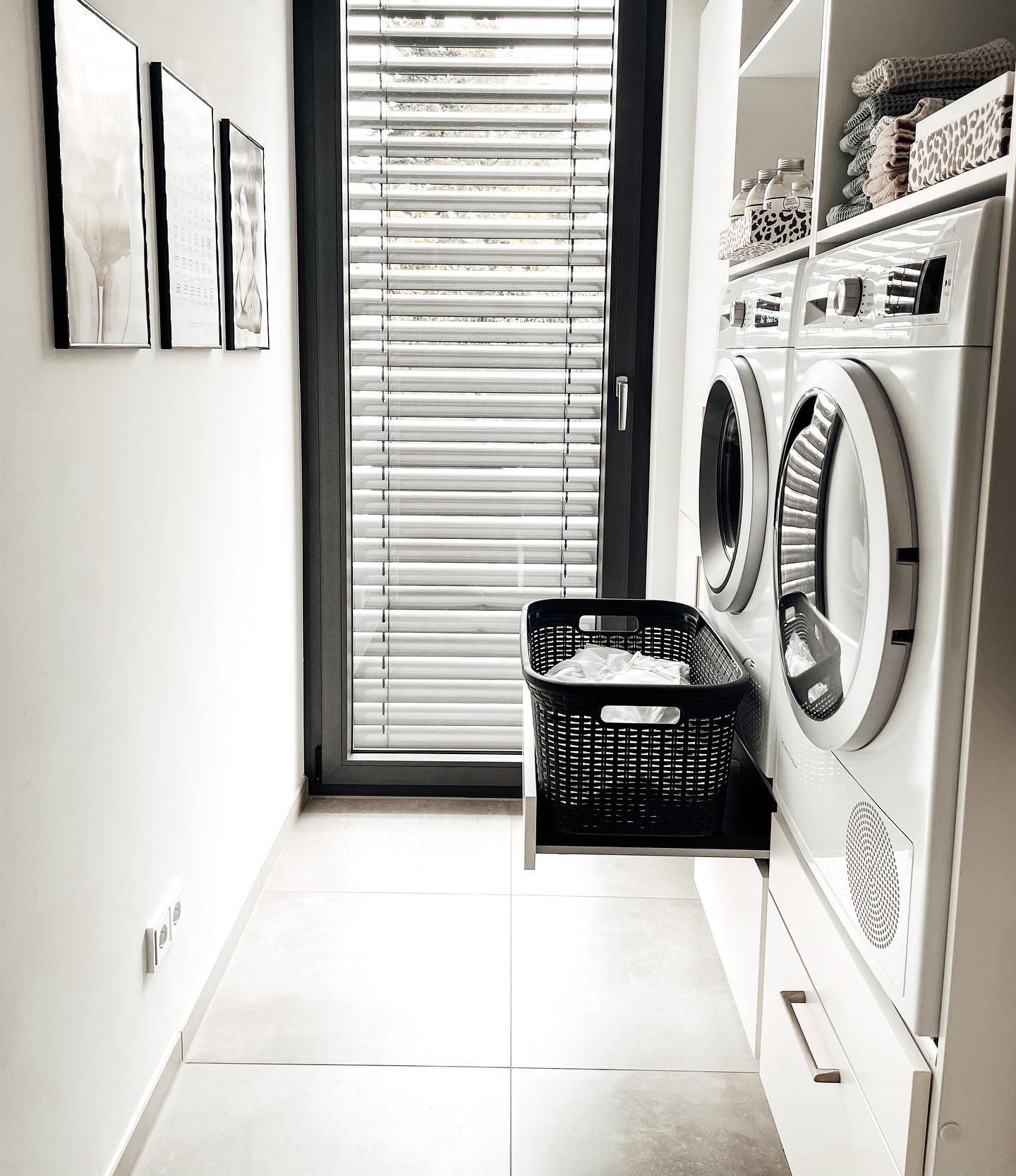 Moderner Hauswirtschaftsraum: Funktionalität trifft minimalistisches Design