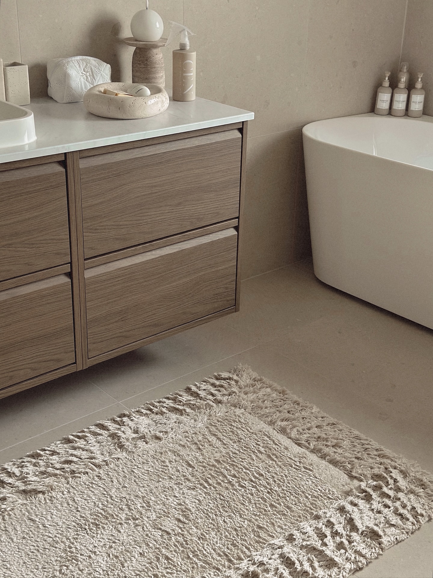 Dein persönliches Spa-Bad: Minimalistisch, natürlich und entspannend