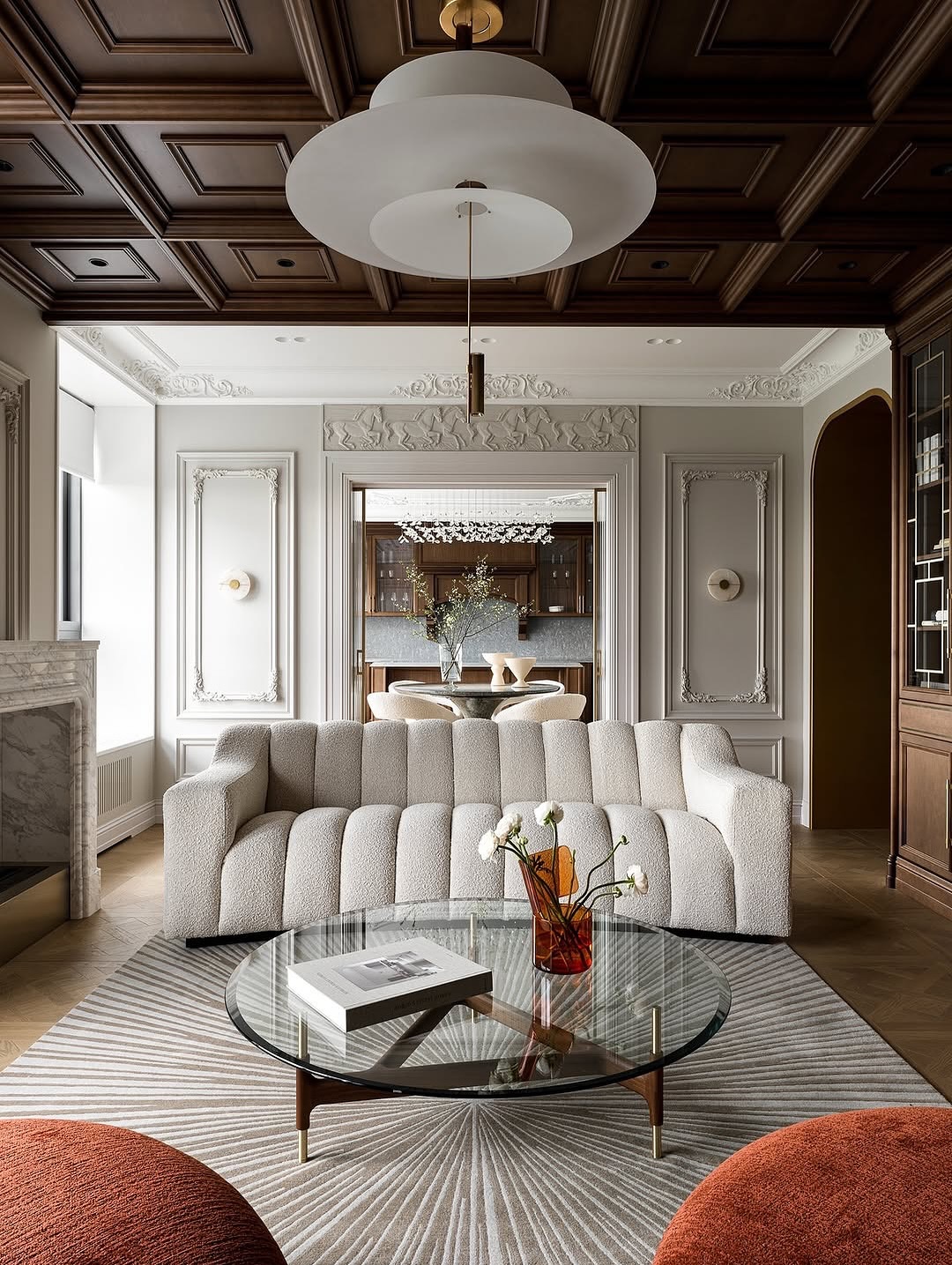 Eleganz trifft Moderne: Ein luxuriöses Wohnzimmer zum Träumen