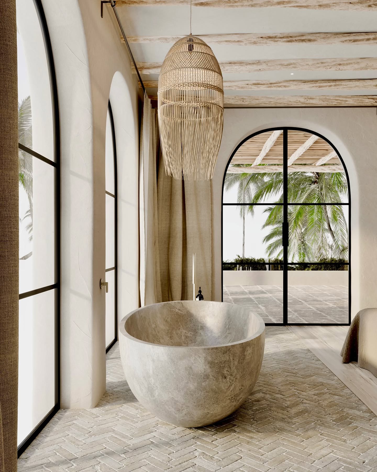 Traumbad mit mediterranem Flair: Wellness-Oase unter Palmen