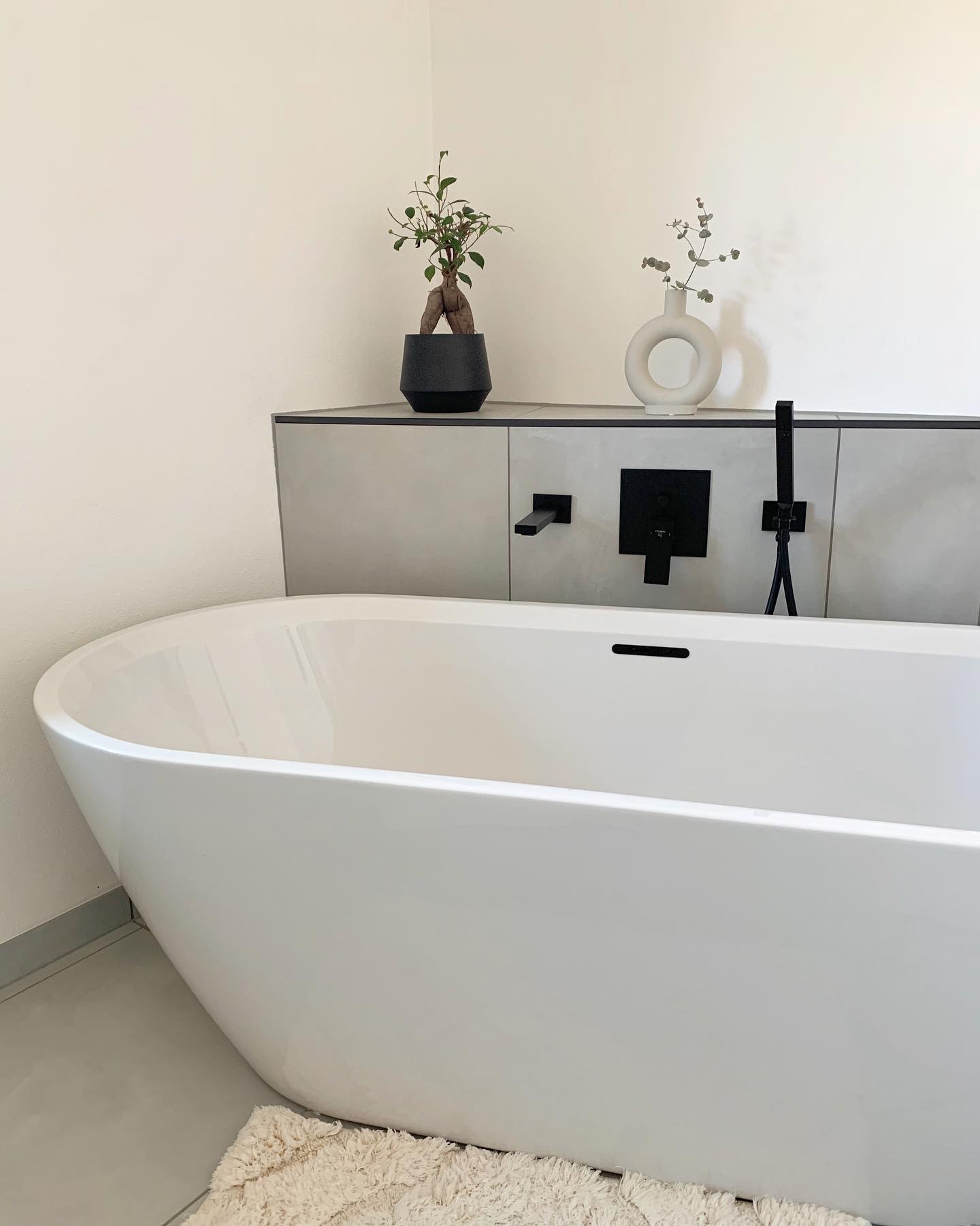 Minimalistische Eleganz im Bad: Deine private Wellness-Oase