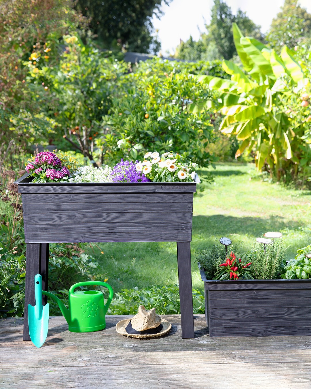 Grünes Glück auf der Terrasse: Hochbeet-Ideen für deine Outdoor-Oase