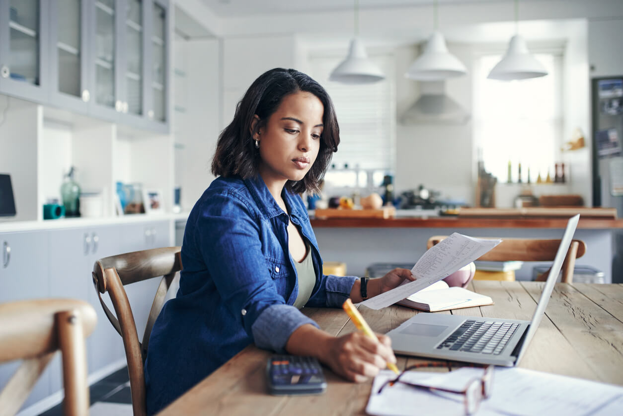 A business owner performs research on franchising her business.