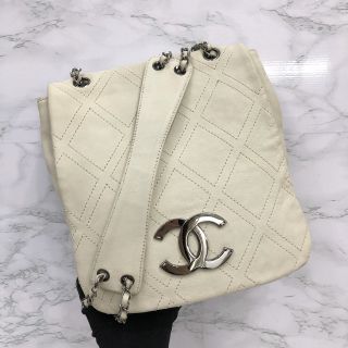 Chanel Chain Shoulder Bag in Lambskin