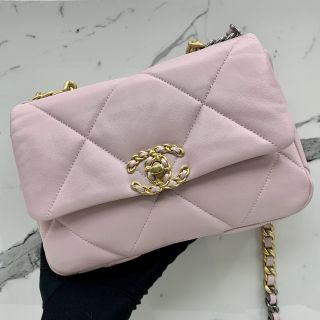 No.31 Chanel 19 in Pink Lambskin