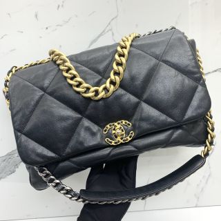 Chanel No. 30 Maxi Chanel19 Flap Bag