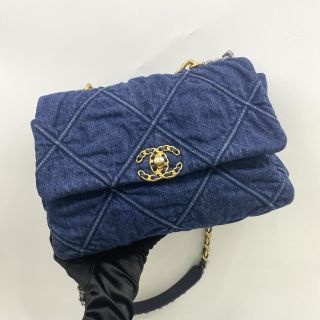 No.30 Medium Chanel 19 Denim Bag