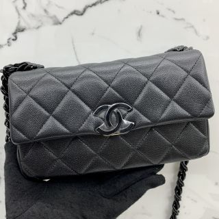 No.30 Black Chain Shoulder Flap in Caviar Skin