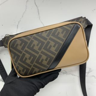 7VA605　FENDI DIAGONAL BELT BAG