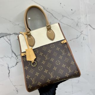 Louis Vuitton Fold Tote MM