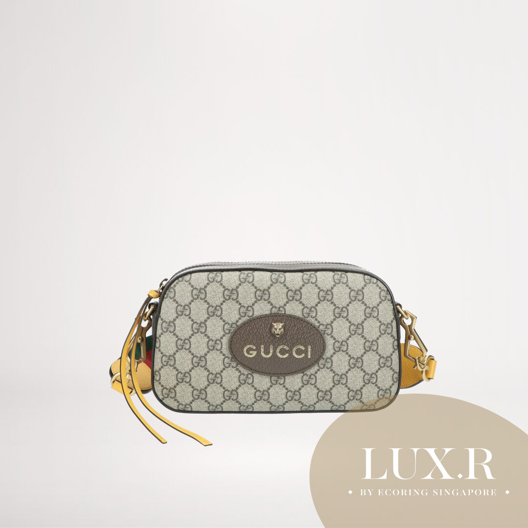 Discover the Gucci GG Supreme Messenger Bag: Impeccable Luxury and Sty