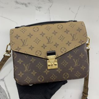 Metis Pochette in Reverse Monogram