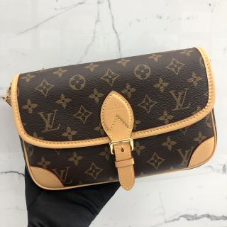 Louis Vuitton Diane MM in Monogram