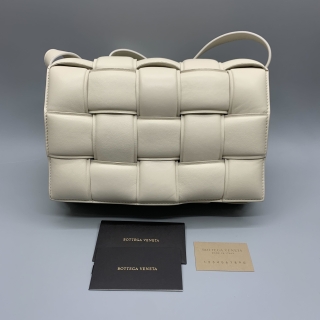 BOTTEGA VENETA BAG BOTTEGA VENETA BAG PILLOW PADDED CASETTE SHOULDER WHITE