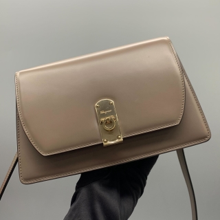 FERRAGAMO BAG GANCINI BOXYZ AU-22/E006