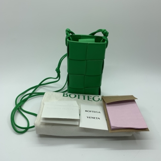 BOTTEGA VENETA BAG CASSETT PHONE POUCH GREEN