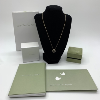 VAN CLEEF & ARPELS FINE JEWELRY NECKLACE VINTAGE ALHAMBRA ONYX YG750 W/CERT 2023 5.74G JF150393