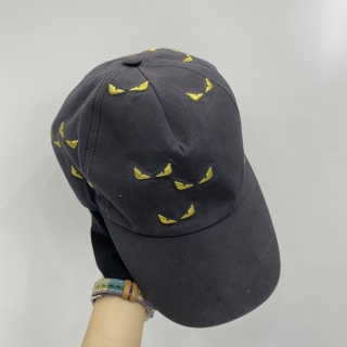 FENDI  FXQ768 FENDI MONSTER CAP