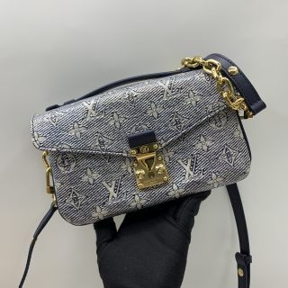 M22834 POCHETTE METIS EAST WEST