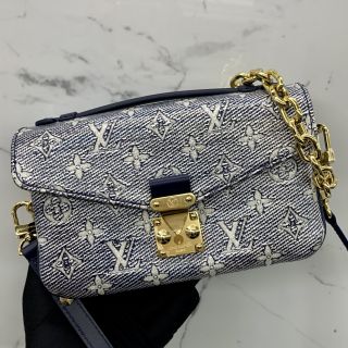 MONOGLAM POCHETTE MÉTIS EAST WEST M22834