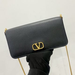 V CHAIN SHOULDER BAG