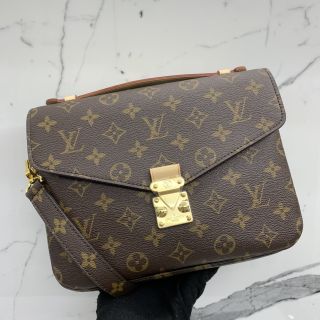 Louis Vuitton Pochette Metis in Monogram