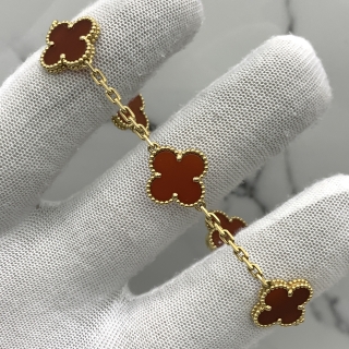 VAN CLEEF & ARPELS FINE JEWELRY BRACELET VINTAGE ALHAMBRA 5 MOTIF YG750  CARNELIAN  2023 11.5G W/CERT AND BOX JF600489