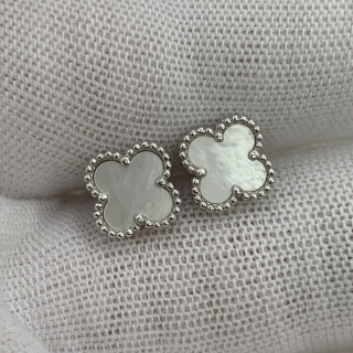 VAN CLEEF & ARPELS FINE JEWELRY EARRINGS SWEET ALHAMBRA MOTHER OF PEARL (MOP) WG750 3.1G EARRING ONLY JE590059