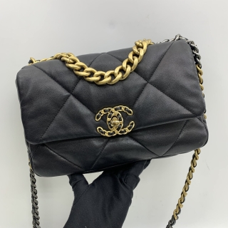 CHANEL BAG LAMBSKIN CHANEL 19 GHW MICROCHIPPED SMALL BLACK  H165T59J