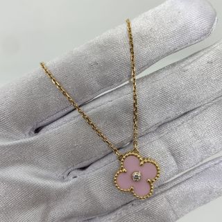 VAN CLEEF & ARPELS FINE JEWELRY NECKLACE VINTAGE ALHAMBRA HOLIDAY 2015 PINK SERVES PORCELAIN 6.83G W/CERT JE485084