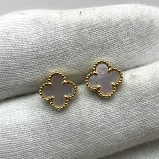 VAN CLEEF & ARPELS FINE JEWELRY EARRINGS VCARA44800 SWEET ALHAMBRA MOP MOTHER OF PEARL EAR STUDS YG750 2.88G FULLSET 2024 JG869760
