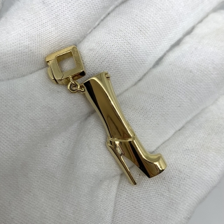 LOUIS VUITTON FINE JEWELRY  750 HEELS CHARM 7.8G 029543